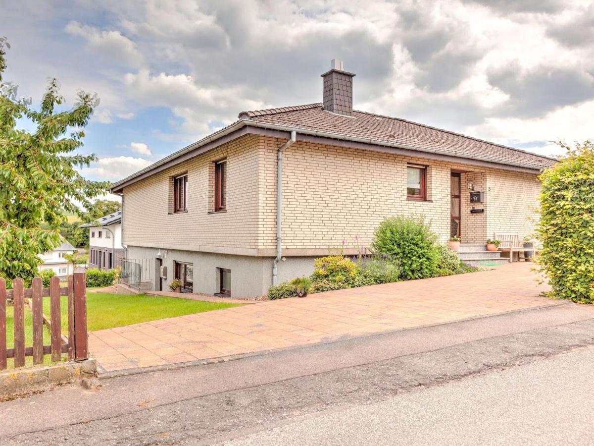 Sunny Flat In Bad Driburg With Garden Apartment Стая снимка